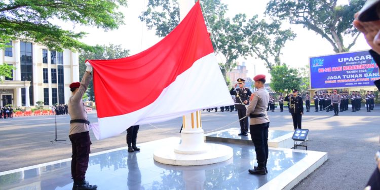 Kapolda Jambi Krisno H. Siregar memimpin Upacara Hari Kebangkitan Nasional 2026 di Lapangan Apel Mapolda Jambi, Rabu (20/5/2026). (Dok: Alpin)