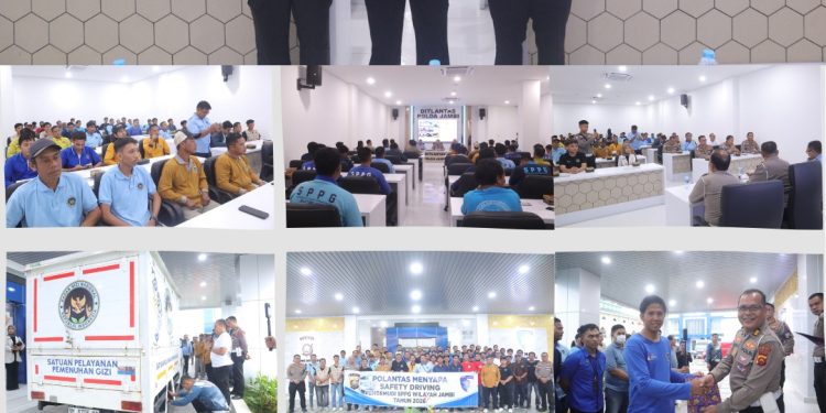 Dirlantas Polda Jambi Kombes Pol Adi Benny Cahyono memberikan arahan kepada para pengemudi SPPG saat pelatihan Safety Driving guna mendukung kelancaran distribusi logistik Program Makan Bergizi Gratis di wilayah Jambi. (Dok: Subdit Kamsel Ditlantas Polda Jambi)