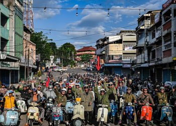 Komunitas Pecinta Scooter Jambi (KPSJ) saat kumpul bersama di salah satu ikon Kota Jambi. (Dok: Rudi)