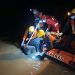 Tim SAR gabungan mengevakuasi jasad Iyan (35), korban jembatan ambruk di Desa Sungai Landak, Kecamatan Senyerang. (Dok: Humas Basarnas Jambi)