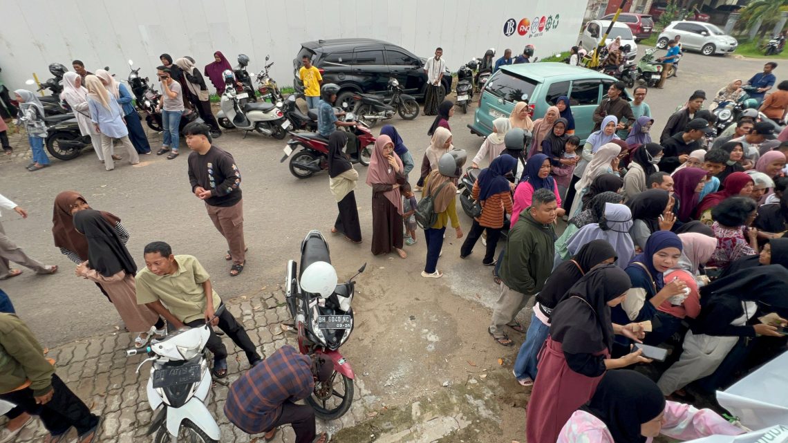Kejaksaan Tinggi Jambi menyembelih 14 ekor sapi kurban pada perayaan Iduladha 1447 Hijriah di Masjid Baitul Adli, Kompleks Kejati Jambi, Rabu (27/5/2026). (Dok: Rudi)