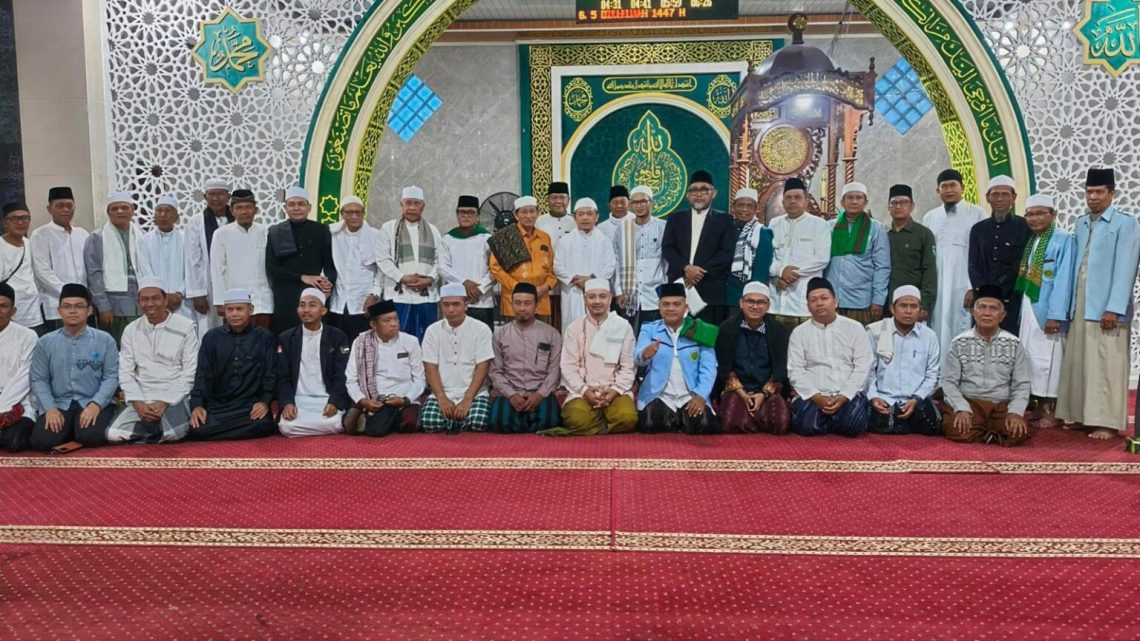 Gubernur Jambi Al Haris menghadiri Safari Subuh di Masjid Babul Fattah, Simpang Rimbo, Kota Jambi, Jumat (22/05/2026). (Dok: Rudi)