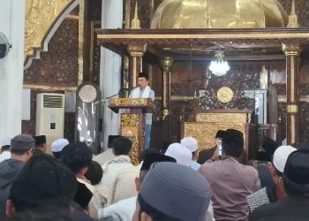 Gubernur Jambi Al Haris melaksanakan Sholat Idul Adha 1447 H bersama ribuan masyarakat di Masjid Agung Al-Falah, Kota Jambi, Rabu (27/5/2026). (Dok: Diskominfo Provinsi Jambi)