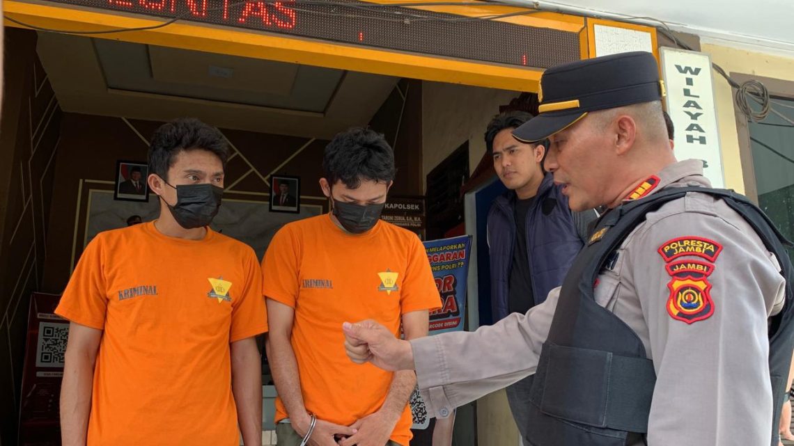 Dua pelaku pencurian sepeda motor diamankan di Mapolsek Jambi Selatan, Kamis (30/4/2026). (Dok: Alpin)
