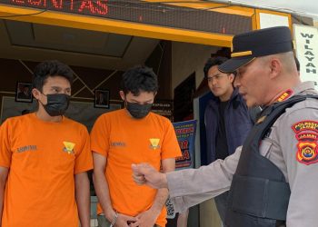 Dua pelaku pencurian sepeda motor diamankan di Mapolsek Jambi Selatan, Kamis (30/4/2026). (Dok: Alpin)