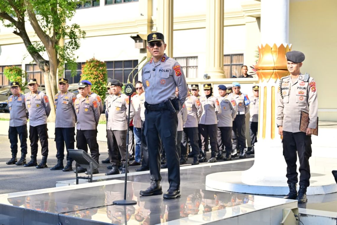 Kapolda Jambi Irjen Pol Krisno H. Siregar memimpin Apel Siaga pengamanan May Day 2026 di Mapolda Jambi, Jumat (1/5/2026). (Dok: Alpin)