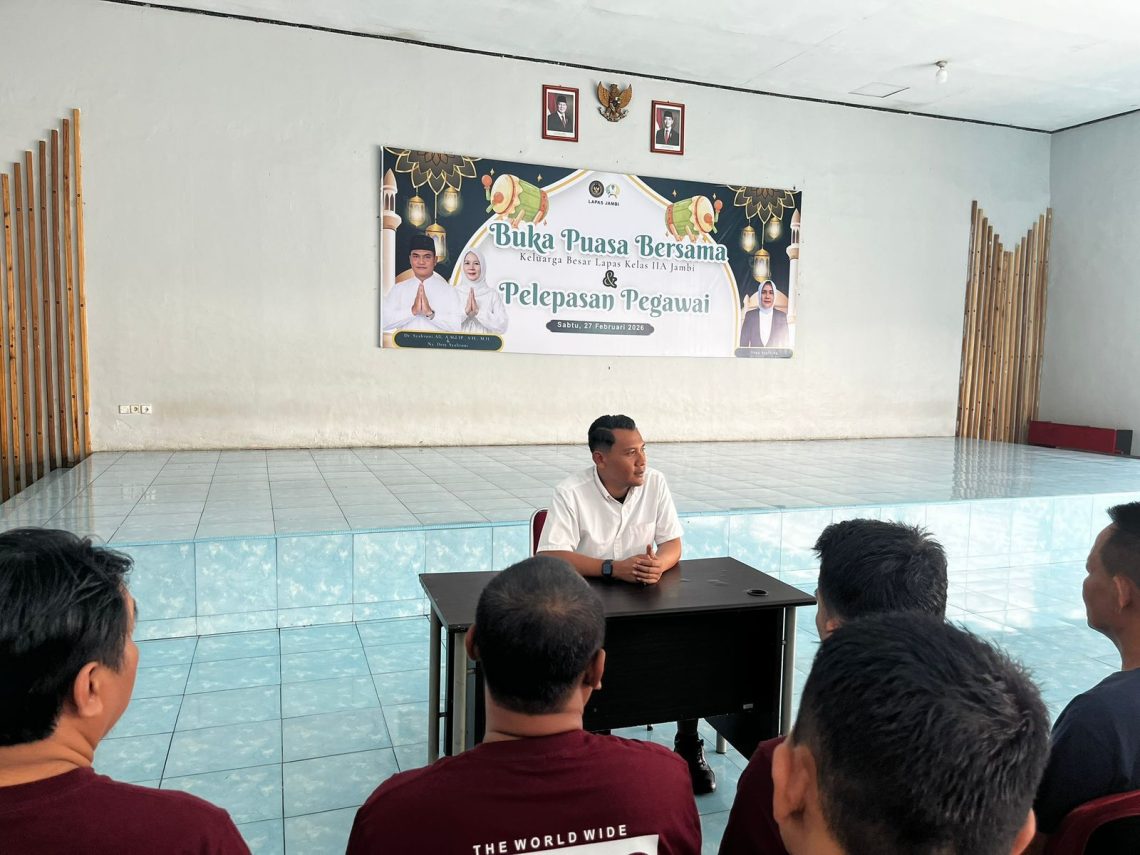 Kepala Kesatuan Pengamanan Lapas (Ka KPLP), Riko Hamdan saat melakukan pengawasan dan pemeriksaan internal sebagai upaya mencegah masuknya barang terlarang, menyusul isu dugaan keterlibatan narapidana dalam jaringan peredaran narkotika, Minggu (3/5/2026). (Dok: alpin)