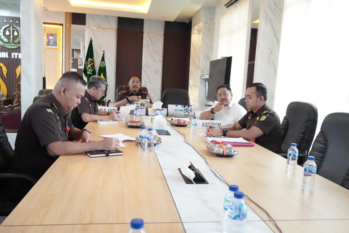 Ekspose perkara secara virtual antara Kejaksaan Agung RI dan Kejaksaan Tinggi Jambi terkait persetujuan penghentian penuntutan melalui mekanisme keadilan restoratif, Senin (4/5/2026). (Dok: Rudi)