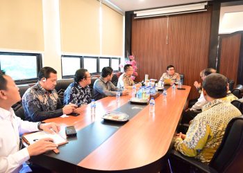 Wakapolda Jambi Brigjen Pol. B Ali menerima audiensi jajaran PLN UID S2JB di ruang kerjanya, Senin (4/5/2026). (Dok: Alpin)