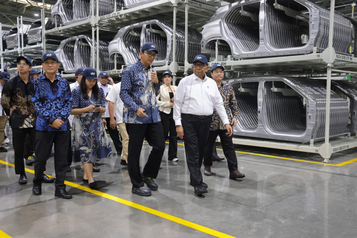 Wakil Menteri Ketenagakerjaan Afriansyah Noor saat menghadiri Hyundai EV Ecosystem Tour di Cikarang, Bekasi. (Dok: Biro Humas Kemnaker)