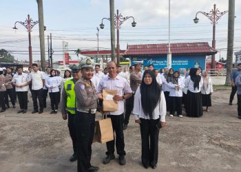 Kasi STNK Subdit Regident Ditlantas Polda Jambi, AKP Hadi Siswanto, memimpin apel gabungan di UPTD Samsat Kota Jambi, Rabu (6/5/2026). (Dok: Alpin)
