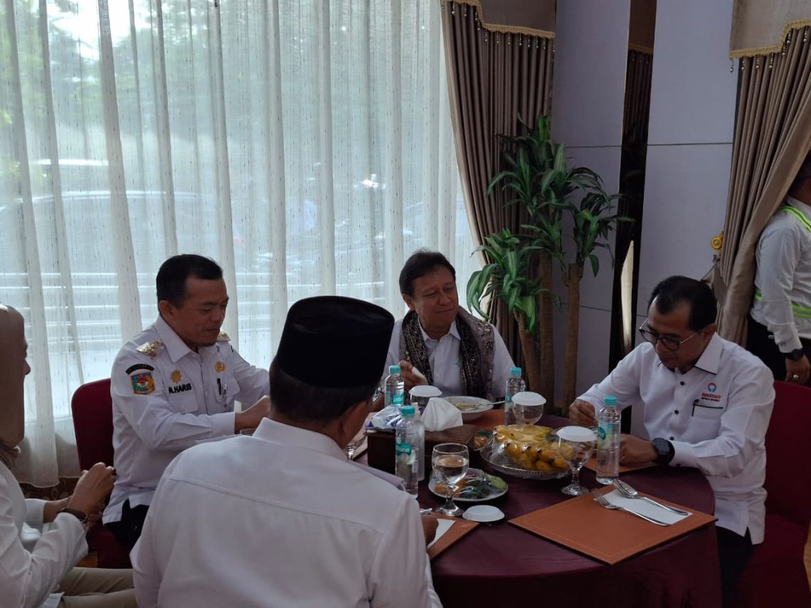 Anggota Ombudsman RI Nuzran Joher saat mengikuti investigasi wafatnya dokter Internship di Jambi. (Dok: Rudi)