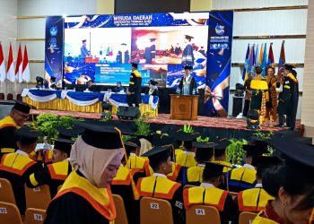 Sebanyak 495 mahasiswa Universitas Terbuka Jambi mengikuti prosesi Wisuda Daerah Periode I Tahun 2026 di Abadi Convention Center, Sabtu (9/5/2026). (Dok: Rahmat)