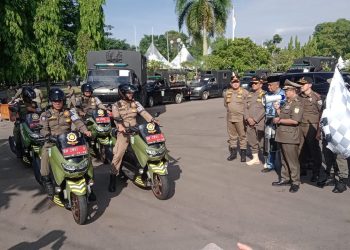 Wali Kota Jambi Maulana memimpin apel gelar pasukan sekaligus melepas Satgas Bahagia yang akan bertugas mengawasi ketertiban umum dan kebersihan di seluruh wilayah Kota Jambi, Senin (11/5/2026). (Dok: Rahmat)