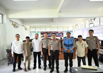 Wakapolda Jambi Brigjen Pol B. Ali didampingi pejabat utama Polda Jambi saat meninjau langsung pelaksanaan tes CAT Taruna dan Taruni Akpol di Kampus Unama Tehok, Kota Jambi, Senin (11/5/2026). (Dok: Alpin)