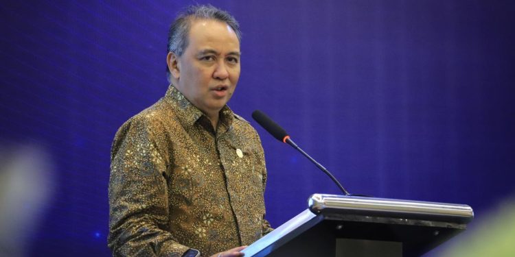 epala Eksekutif Pengawas Perilaku Pelaku Usaha Jasa Keuangan OJK Dicky Kartikoyono saat membuka Australia-Indonesia Anti-Scam Workshop di Jakarta. (Dok: Humas OJK)