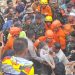 Tim SAR Gabungan melakukan proses evakuasi korban tanah longsor di Kelurahan Empelu, Kecamatan Tanah Sepenggal, Kabupaten Bungo, Rabu (13/05/2026). (Dok: Rudi)