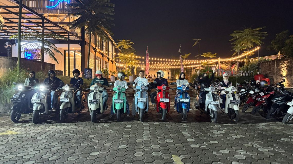 Sekelompok riders Yamaha Fazzio di Jambi berpose bersama saat nongkrong di kawasan Taman Jaksa. (Dok: Rudi)