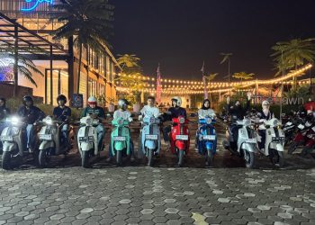Sekelompok riders Yamaha Fazzio di Jambi berpose bersama saat nongkrong di kawasan Taman Jaksa. (Dok: Rudi)