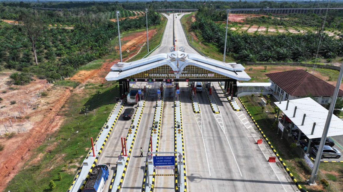 arus lalu lintas di Gerbang tol Muaro Sebapo penghubung Jalan Tol Trans Sumatera (JTTS). (Dok: Hutama Karya)