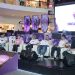 Brand Ambassador dan Pro Player EVOS, Nadse (depan, kedua dari kiri); Regional Group Head Central Java XLSMART, Joseph Marthinus Gultom (ketiga dari kiri); Head of Marketing Youth Segment AXIS XLSMART, Rizki Akbar (ketiga dari kanan); Perwakilan Ketua Bidang Umum ESI Provinsi Jawa Tengah, Prima (kedua dari kanan) pada sesi Free Fite National Series (FFNS) 2026 Fall di Solo, Sabtu (9/5). (Dok: Corporate Communication XLSMART)
