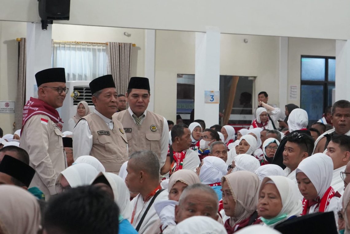 Pelepasan jamaah dihadiri Wakil Gubernur Jambi Abdullah Sani bersama jajaran Kementerian Haji dan Umrah Provinsi Jambi. (Dok: Rudi)