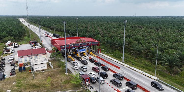 Kepadatan kendaraan terlihat di sejumlah ruas Jalan Tol Trans Sumatera selama libur panjang Kenaikan Yesus Kristus 2026. (Dok: Hutmaa Karya)