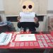 Satresnarkoba Polresta Jambi menunjukkan pelaku serta barang bukti puluhan pil ekstasi dan ganja hasil pengungkapan kasus peredaran narkoba. (Dok: Humas Polresta Jambi)