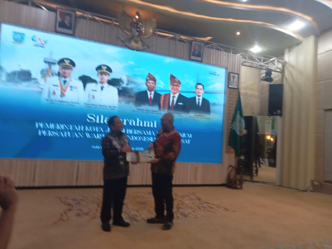 Wali Kota Jambi Maulana menerima kunjungan silaturahmi Ketua Umum PWI Pusat Akhmad Munir di Rumah Dinas Wali Kota Jambi, Selasa malam (19/5/2026). (Dok: Arwani)