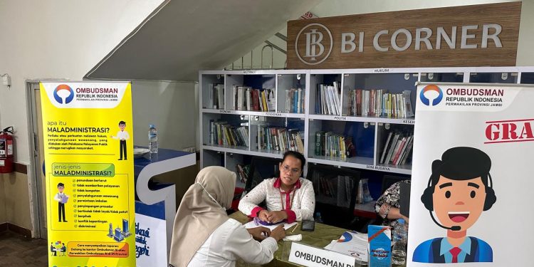 Tim Ombudsman Jambi membuka layanan pengaduan langsung melalui program Ombudsman On The Spot di RSUD Abdul Manap, Kota Jambi, guna menyerap keluhan masyarakat terkait pelayanan kesehatan. (Dok: Rudi)