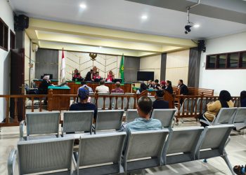 Majelis Hakim Pengadilan Tipikor pada Pengadilan Negeri Jambi membacakan putusan terhadap para terdakwa kasus dugaan korupsi pengadaan praktik utama DAK SMK Dinas Pendidikan Provinsi Jambi Tahun Anggaran 2022, Rabu (20/5/2026). (Dok: Rudi)