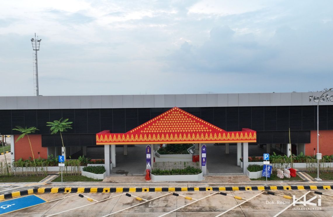 PT Hutama Karya Infrastruktur merampungkan pembangunan rest area Jalan Tol Palembang–Betung Seksi 3 Struktur yang dilengkapi fasilitas modern dan area UMKM. (Dok: Hutama Karya)