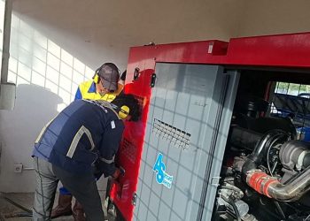 Petugas Hutama Karya memastikan layanan transaksi dan operasional jalan tol di Sumatra tetap berjalan normal dengan dukungan genset di tengah pemadaman listrik PLN yang melanda sejumlah wilayah. (DOk: Hutama Karya)