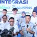 Direktur Utama PT Jasa Raharja Muhammad Awaluddin bersama Direktur Utama BPJS Ketenagakerjaan Saiful Hidayat meluncurkan integrasi aplikasi penjaminan kecelakaan kerja dan kecelakaan lalu lintas guna mempercepat pelayanan bagi pekerja korban kecelakaan dalam hubungan kerja, di RS Primaya Karawang, Senin (25/5/2026). (Dok: Humas JR)