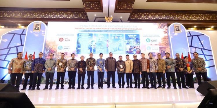Ketua Dewan Komisioner OJK Friderica Widyasari Dewi menyampaikan sambutan dalam Konferensi Nasional Pengembangan Ekonomi Daerah (KNPED) 2026 di Balai Kartini, Jakarta. (Dok: Humas OJK)
