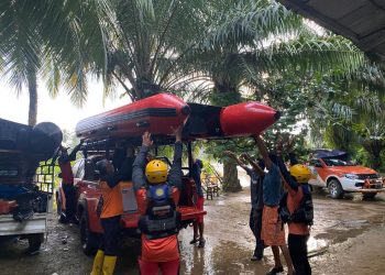 Tim SAR Gabungan melakukan penyisiran di aliran Sungai Batang Tembesi, Kabupaten Sarolangun, Senin (25/5/2026). (Dok: Rahmat)