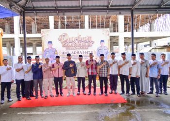 Kapolda Jambi Krisno H. Siregar bersama jajaran Polda Jambi saat pelaksanaan penyembelihan hewan kurban usai Shalat Idul Adha 1447 Hijriah di Mapolda Jambi, Rabu (27/5/2026). (Dok: Alpin)