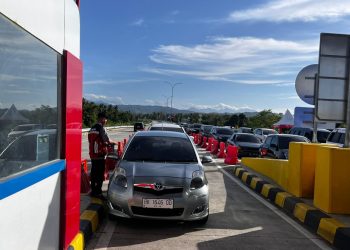 Arus kendaraan melintas di salah satu ruas Jalan Tol Trans Sumatera selama periode libur panjang Iduladha, Waisak, dan Hari Lahir Pancasila 2026. (Dok: Hutama Karya)