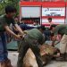 Petugas dan pekerja Pertamina EP Asset 1 Field Jambi  melaksanakan proses pemotongan hewan kurban pada perayaan Iduladha 1447 Hijriah di lingkungan operasional perusahaan, Jambi. (Dok: Alpin)