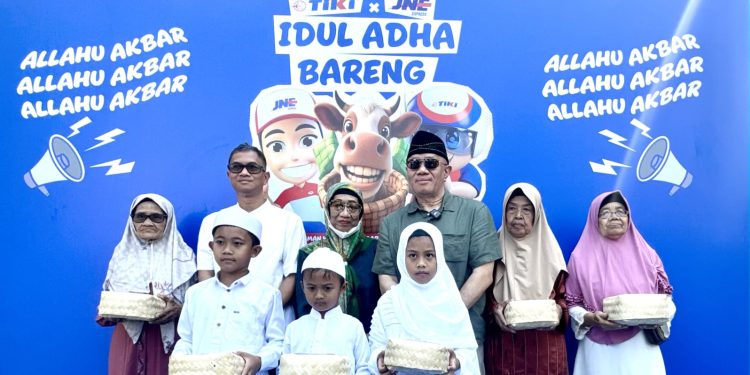 JNE dan TIKI menyambut Idul Adha 1447 H dengan menyembelih 30 ekor sapi kurban dan membagikan ribuan paket daging kepada masyarakat. (Dok: JNE Ekspres)