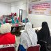 Anggota Kelompok Kuliner Kenali Asam Atas (KUALITAS) mengikuti pelatihan dan praktik pembuatan makanan ringan berbahan dasar singkong di Kota Padang, Sumatera Barat. (Dok: Media Relation PT Pertamina Hulu Rokan Regional 1 Sumatera Zona 1)