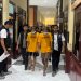 Tersangka kasus sabu saat digiring petugas di Mapolres Sarolangun. (Dok: Alpin)