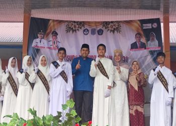 Bupati Merangin M. Syukur bersama Ketua TP PKK Lavita Syukur menghadiri Wisuda Tahfidzul Qur’an Juz 30 SMPN 1 Merangin. (Dok: Rudi)