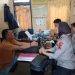Seorang pria yang diduga menyelinap masuk ke rumah warga di kawasan Simpang Rimbo, Kota Jambi, diamankan personel Polsek Kota Baru. (Dok: Alpin)