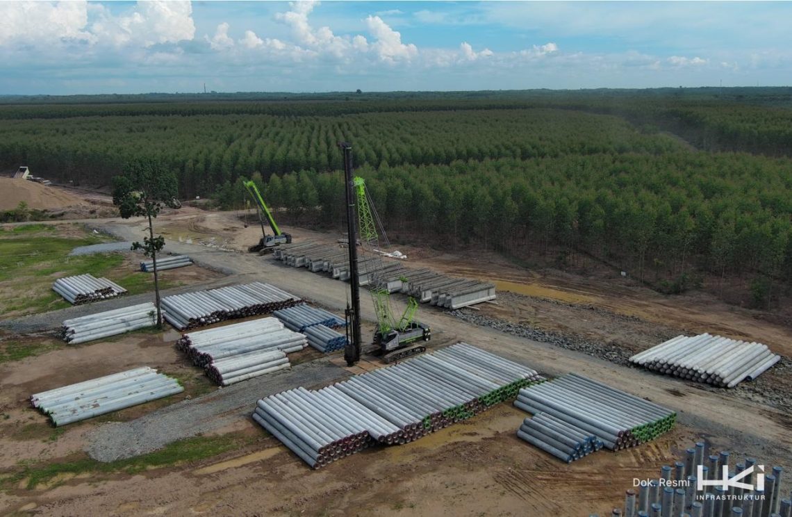 Progres pembangunan Jalan Tol Betung–Jambi Seksi 2A dan 2B yang diproyeksikan memangkas waktu tempuh perjalanan Sumatera Selatan menuju Jambi hingga separuh lebih cepat. (Dok: Hutama Karya Indonesia)