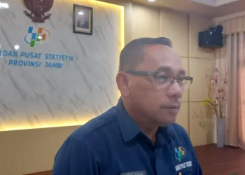 Kepala BPS Provinsi Jambi Aidil Adha saat memberikan keterangan di Kantor BPS Provinsi Jambi. (Dok: Rudi)