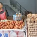 Salah satu pelaku usaha di pasar tradisional Kota Jambi. (Dok: Redaksi)