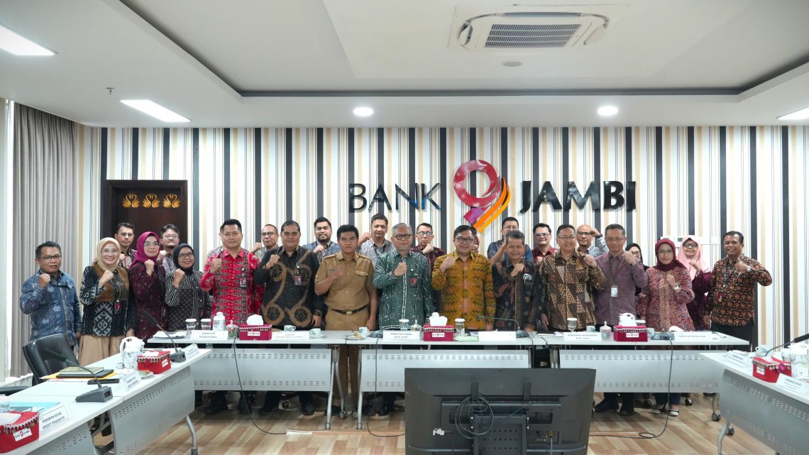 Bank Jambi menggelar Forum Group Discussion (FGD) bersama jajaran direksi, komisaris dan manajemen Bank bjb guna memperkuat strategi bisnis, stabilitas operasional serta optimalisasi layanan perbankan pasca insiden siber. (Dok: Redaksi)