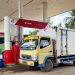 Petugas SPBU melayani pengisian biosolar subsidi kepada kendaraan di salah satu SPBU di Jambi. (DOk: Pertamina Patra Niaga)