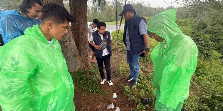 Petugas Satresnarkoba Polres Kerinci menunjukkan barang bukti sabu hasil pengungkapan jaringan narkotika lintas provinsi Sumatera Barat–Jambi. (Dok: Alpin)
